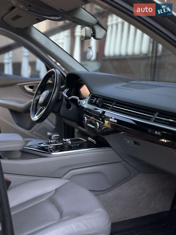 Внедорожник / Кроссовер Audi Q7 2016 в Хмельницком