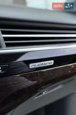 Внедорожник / Кроссовер Audi Q7 2016 в 
