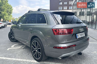 Внедорожник / Кроссовер Audi Q7 2016 в 