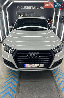 Позашляховик / Кросовер Audi Q7 2016 в 