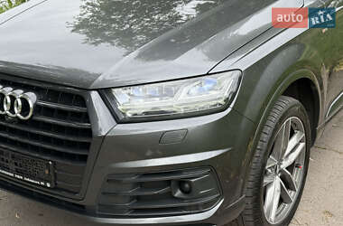 Позашляховик / Кросовер Audi Q7 2017 в 