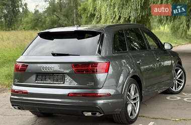 Позашляховик / Кросовер Audi Q7 2017 в 