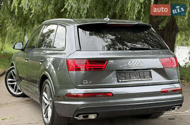 Позашляховик / Кросовер Audi Q7 2017 в 