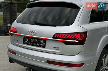 Внедорожник / Кроссовер Audi Q7 2015 в 