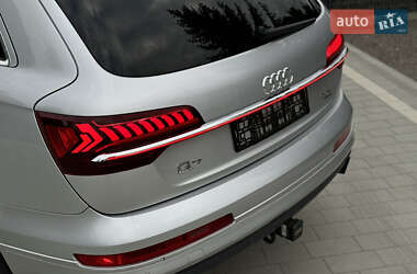 Внедорожник / Кроссовер Audi Q7 2015 в 
