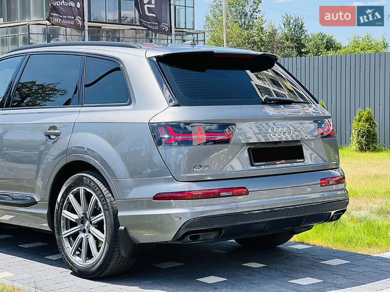 Внедорожник / Кроссовер Audi Q7 2017 в Ужгороде