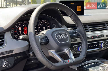 Внедорожник / Кроссовер Audi Q7 2017 в 