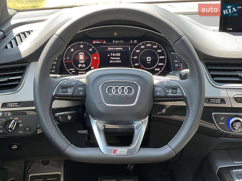 Внедорожник / Кроссовер Audi Q7 2017 в Ужгороде