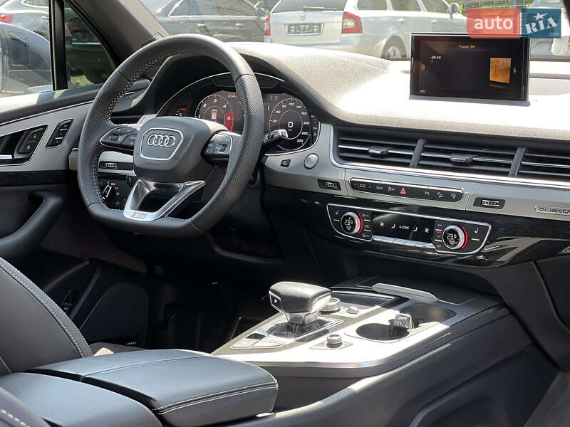 Внедорожник / Кроссовер Audi Q7 2017 в Ужгороде