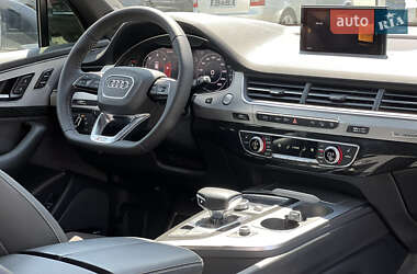Внедорожник / Кроссовер Audi Q7 2017 в 