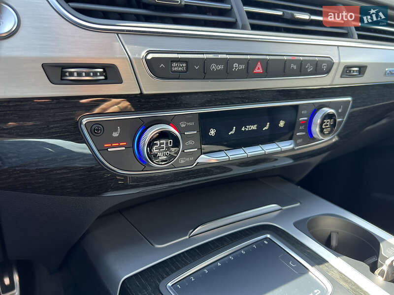 Внедорожник / Кроссовер Audi Q7 2017 в Ужгороде