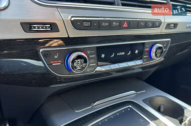 Внедорожник / Кроссовер Audi Q7 2017 в 
