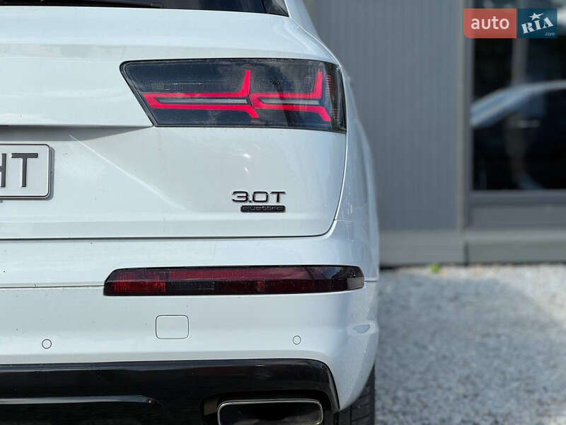 Внедорожник / Кроссовер Audi Q7 2017 в 