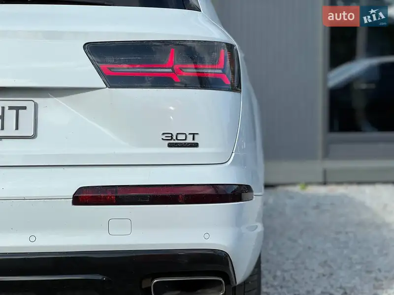 Внедорожник / Кроссовер Audi Q7 2017 в 