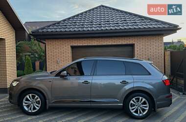 Внедорожник / Кроссовер Audi Q7 2017 в 