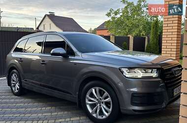 Внедорожник / Кроссовер Audi Q7 2017 в 