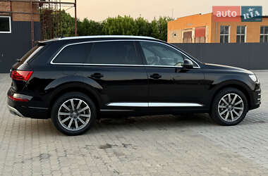 Позашляховик / Кросовер Audi Q7 2017 в 