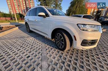 Внедорожник / Кроссовер Audi Q7 2016 в 