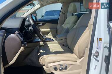 Внедорожник / Кроссовер Audi Q7 2016 в 