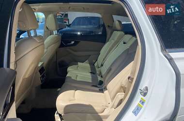 Внедорожник / Кроссовер Audi Q7 2016 в 