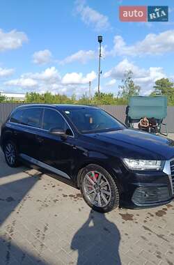 Внедорожник / Кроссовер Audi Q7 2016 в 