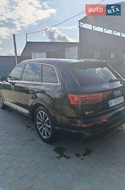 Внедорожник / Кроссовер Audi Q7 2016 в 