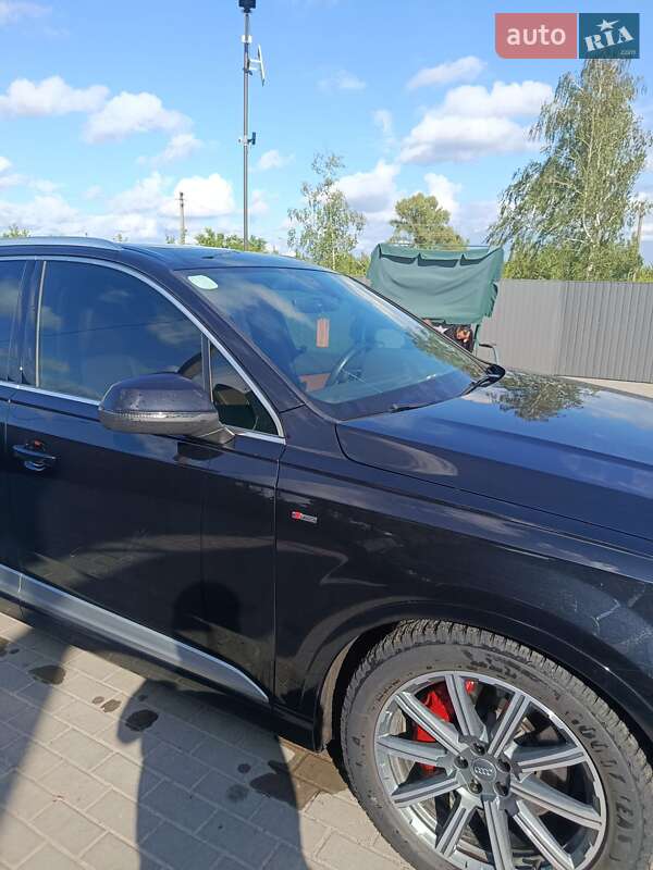 Внедорожник / Кроссовер Audi Q7 2016 в Шишаки