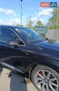 Внедорожник / Кроссовер Audi Q7 2016 в 