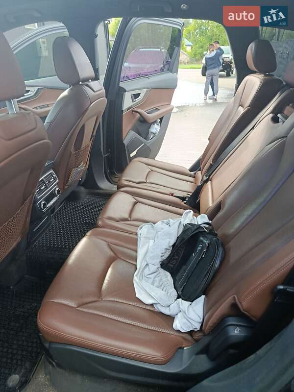 Внедорожник / Кроссовер Audi Q7 2016 в Шишаки