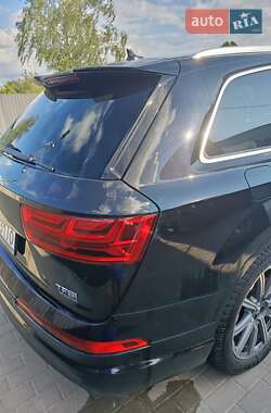 Внедорожник / Кроссовер Audi Q7 2016 в 