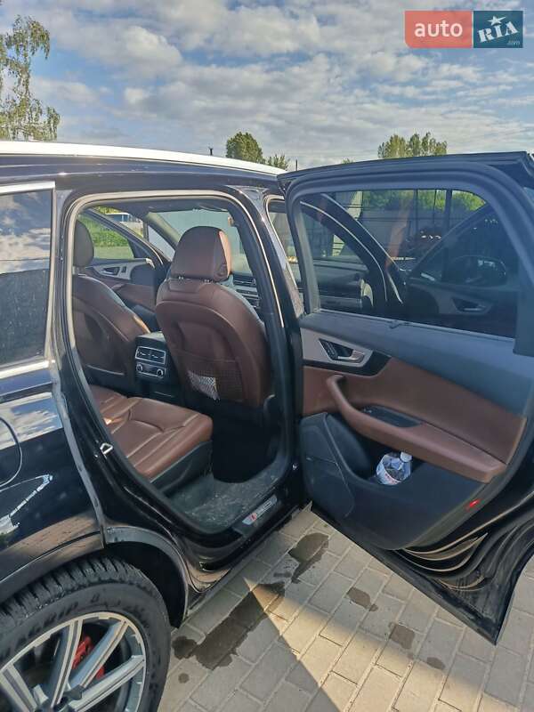 Внедорожник / Кроссовер Audi Q7 2016 в Шишаки