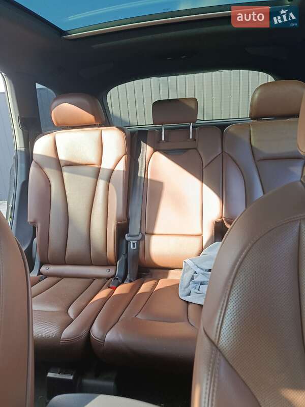 Внедорожник / Кроссовер Audi Q7 2016 в Шишаки