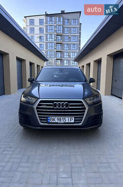 Позашляховик / Кросовер Audi Q7 2016 в 