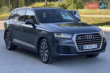 Позашляховик / Кросовер Audi Q7 2016 в 
