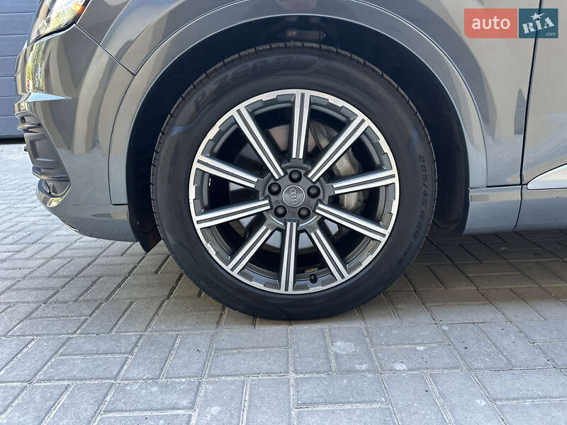 Позашляховик / Кросовер Audi Q7 2016 в Рівному