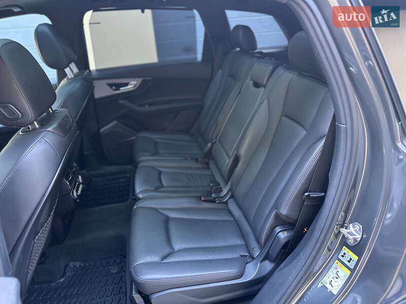 Позашляховик / Кросовер Audi Q7 2016 в Рівному