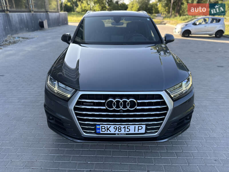 Позашляховик / Кросовер Audi Q7 2016 в Рівному