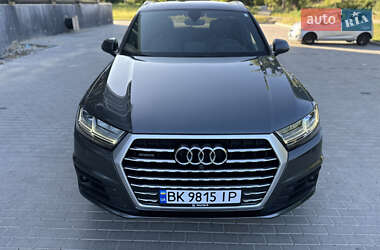 Позашляховик / Кросовер Audi Q7 2016 в 