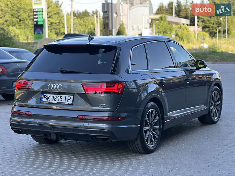 Позашляховик / Кросовер Audi Q7 2016 в Рівному
