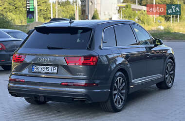 Позашляховик / Кросовер Audi Q7 2016 в 