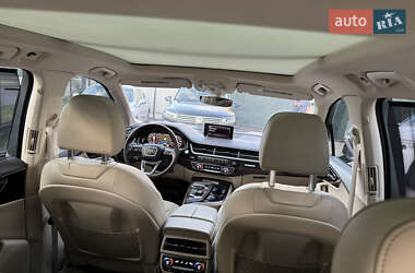 Внедорожник / Кроссовер Audi Q7 2016 в 