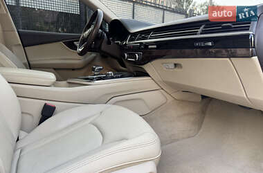 Внедорожник / Кроссовер Audi Q7 2016 в 