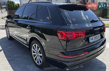 Внедорожник / Кроссовер Audi Q7 2015 в 