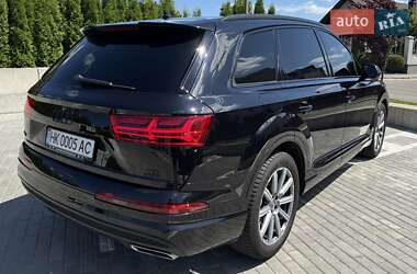 Внедорожник / Кроссовер Audi Q7 2015 в 