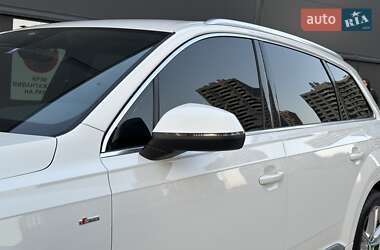 Позашляховик / Кросовер Audi Q7 2017 в 