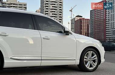 Позашляховик / Кросовер Audi Q7 2017 в 