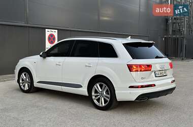 Позашляховик / Кросовер Audi Q7 2017 в 