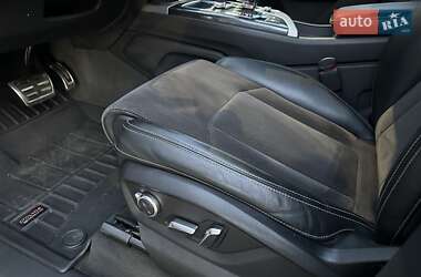 Позашляховик / Кросовер Audi Q7 2017 в 