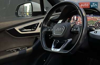 Позашляховик / Кросовер Audi Q7 2017 в 