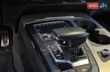 Позашляховик / Кросовер Audi Q7 2017 в 